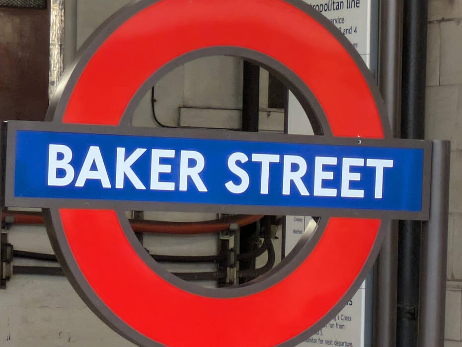 This acts as a symbol of networking and starting to know each other as this is one of London's most prestigious landmarks